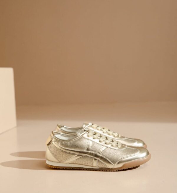 Alternative view of Deportivas Damma Oro