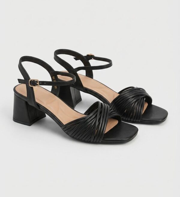 Alternative view of Sandalia Mada Negra